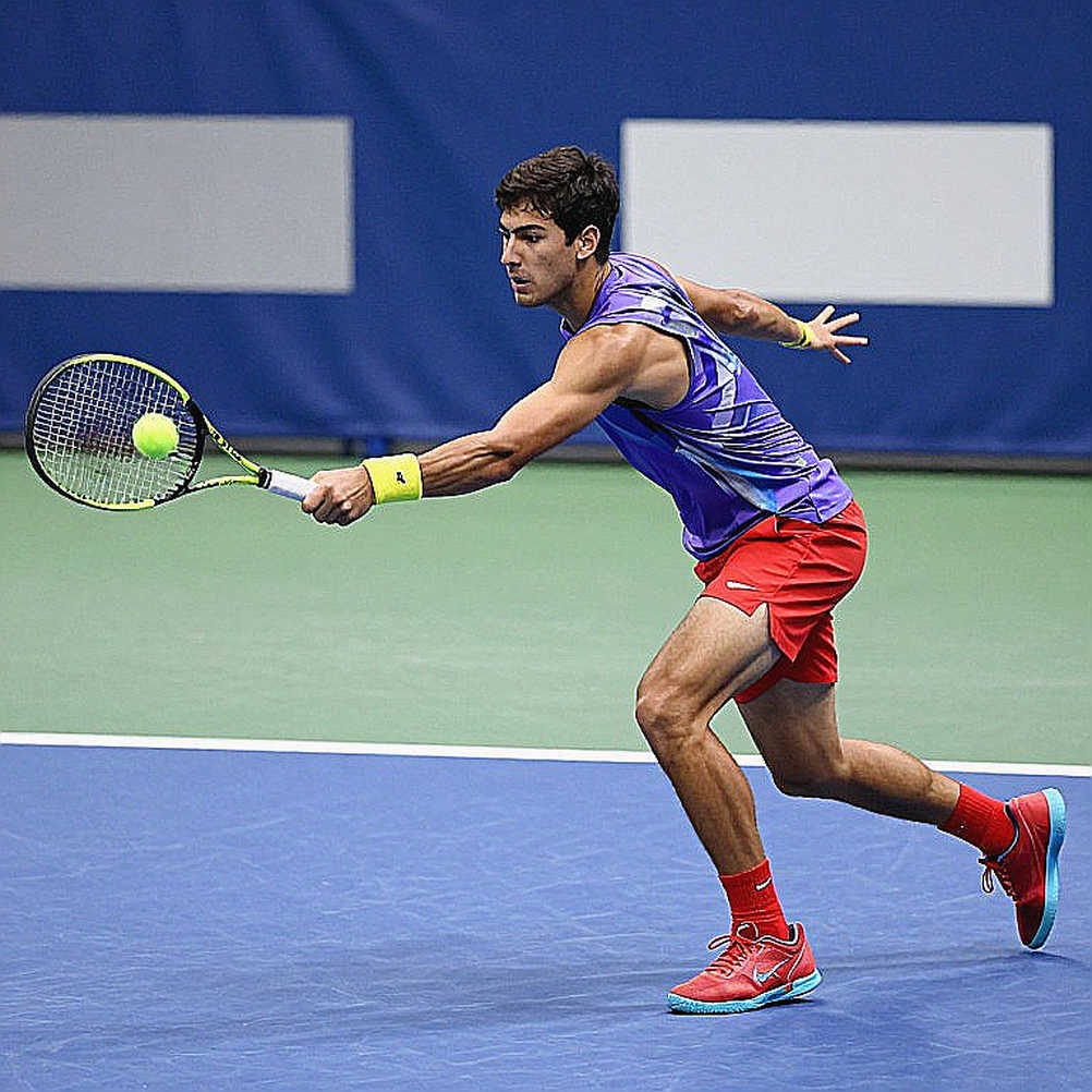 Dòng nhãn tennis và một hội nghị quốc phòng nằm nhầm chỗ